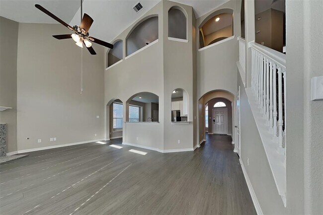Foto del edificio - 8000 N Tarrytown Crossing Dr