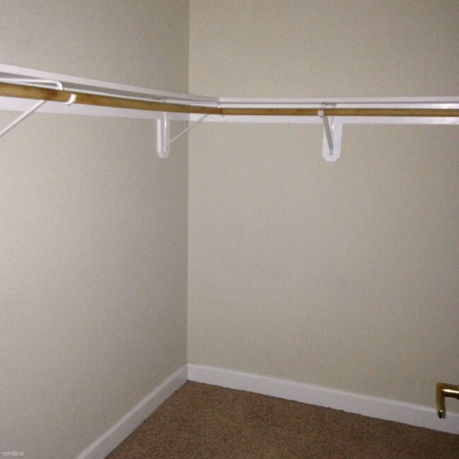 Building Photo - 2 br, 2 bath Apartment - 6301 N Talman Ave