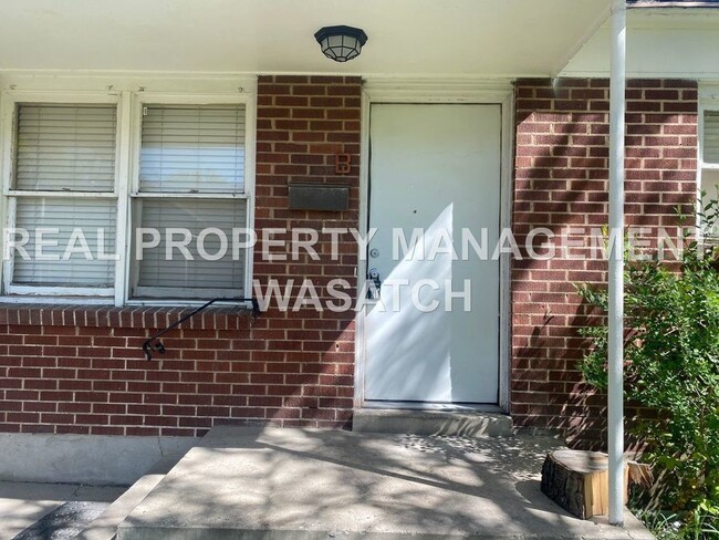 Building Photo - Check out this 1 Bedroom 1 Bath Fourplex I...