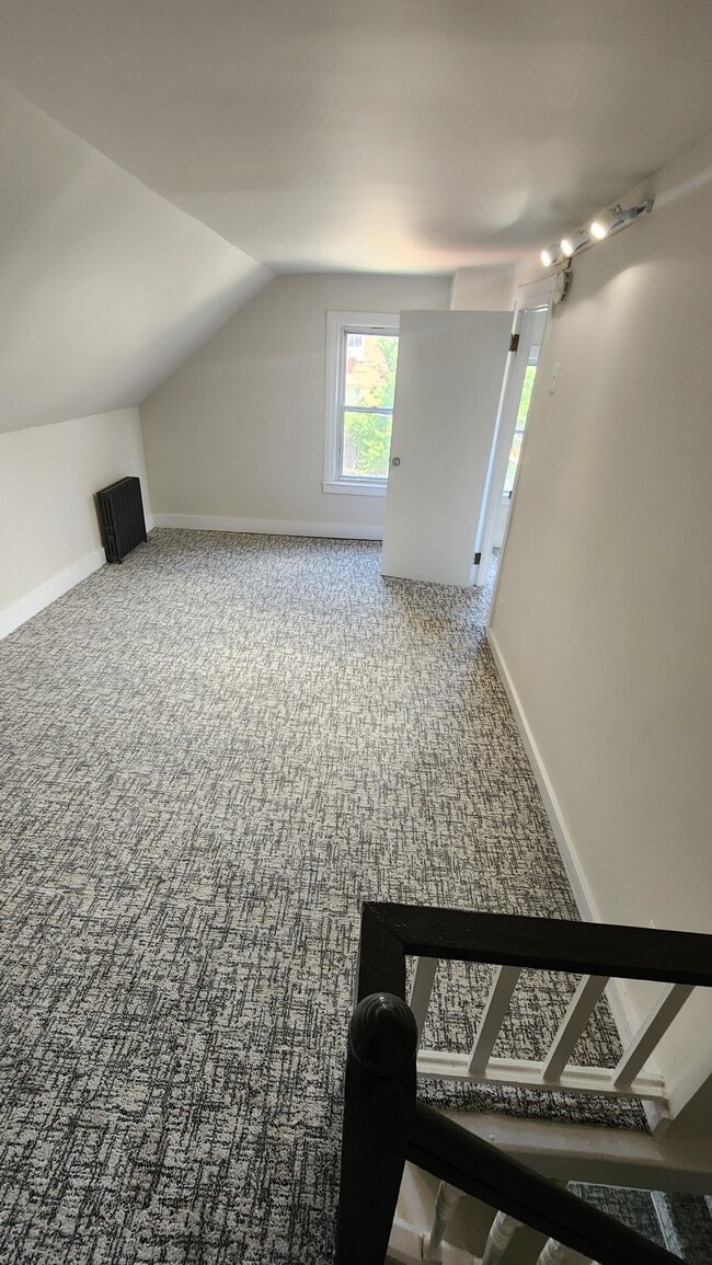 Building Photo - 152 Forest St