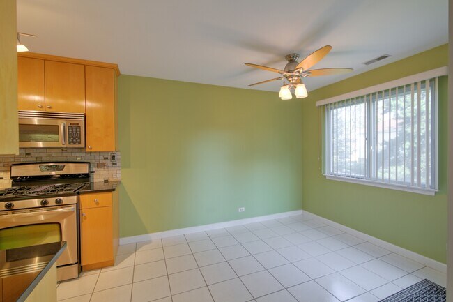 Foto del edificio - 741 Acorn Ct