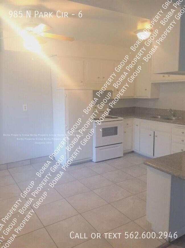 Building Photo - "2 BEDROOM/ 1 BATH DOWNSTAIRS UNIT WITH GA...