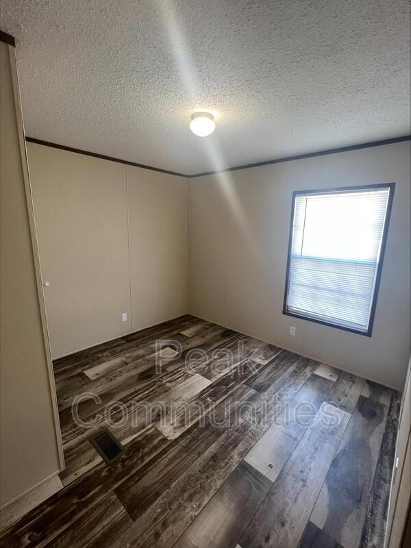 Building Photo - 565 Shady Brook Hts