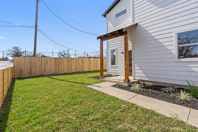 Building Photo - 1212 Poquito St