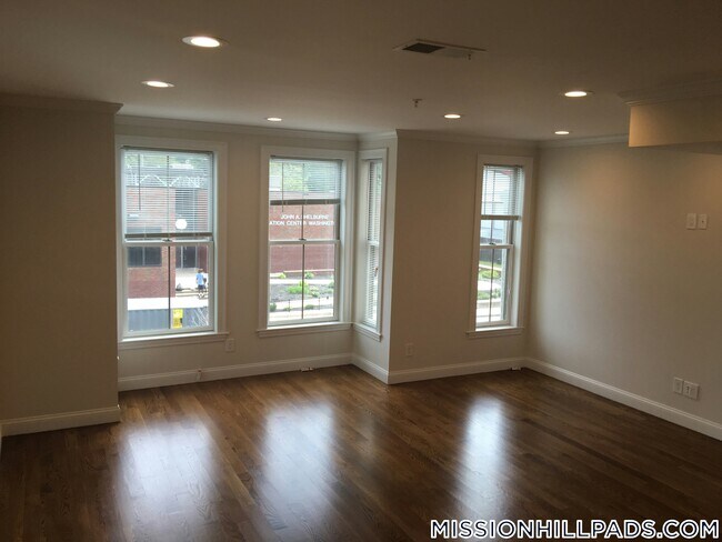 Foto del edificio - 2747 Washington St