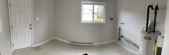 Building Photo - 11 Birchwood Dr