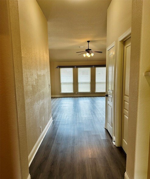 Building Photo - 3011 Winecup Ct
