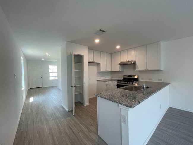 Building Photo - SINGLE FAMILY HOME FOR RENT