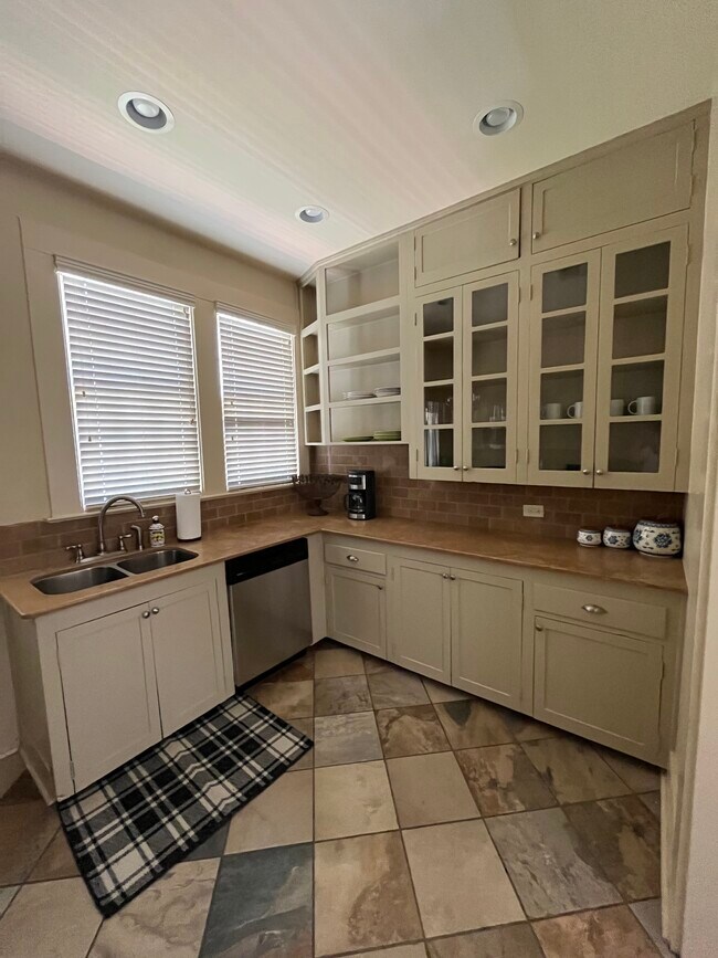 Cocina - 1906 White St