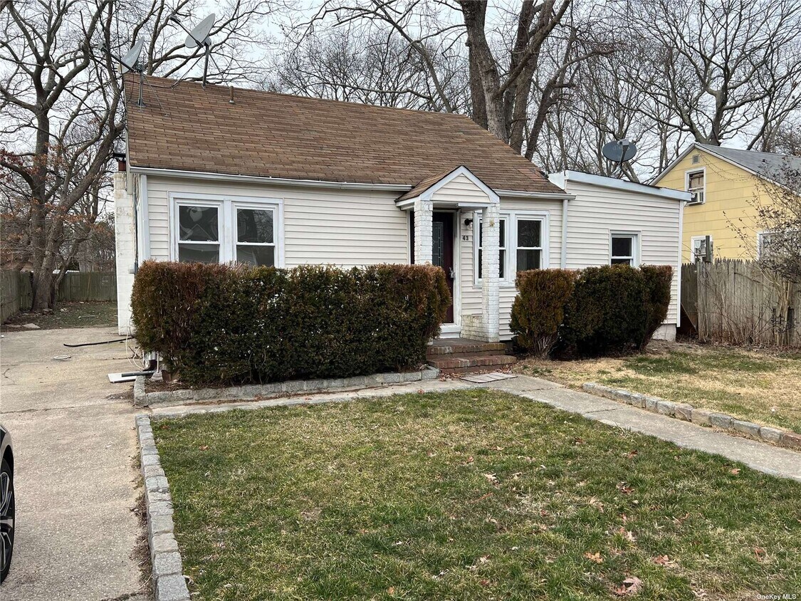 Primary Photo - 43 Brushwood Dr
