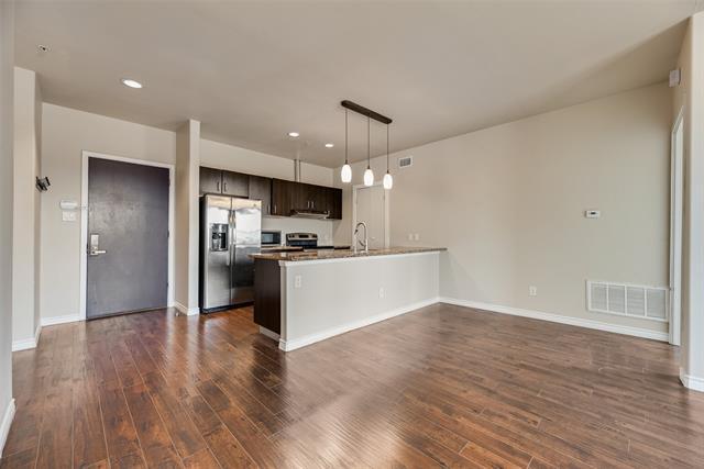 Foto del edificio - 1100 W Trinity Mills Rd