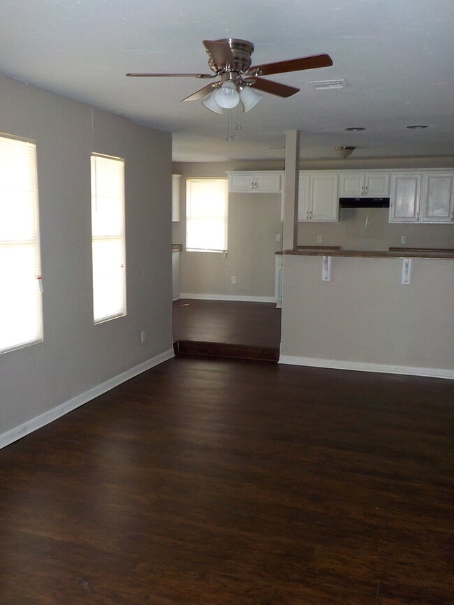 Building Photo - 4724 Lunow Dr