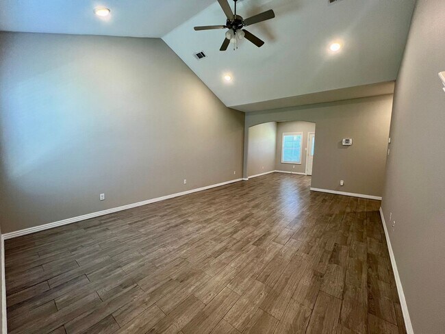 Foto del edificio - 6600 Leightyn Ln