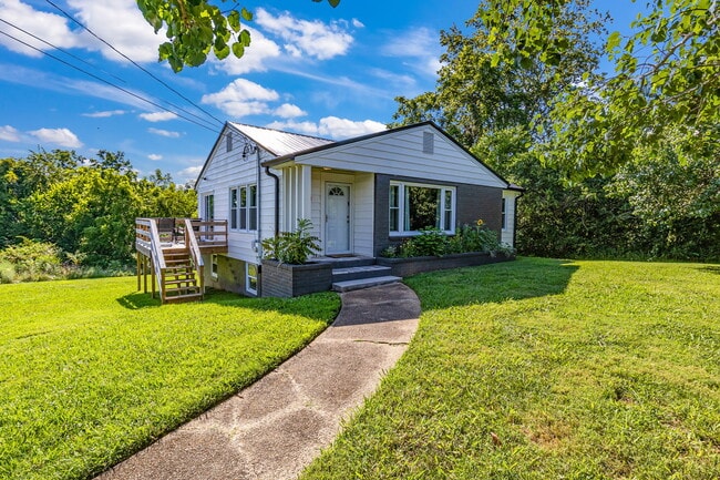 Building Photo - 330 Birdwell Cir