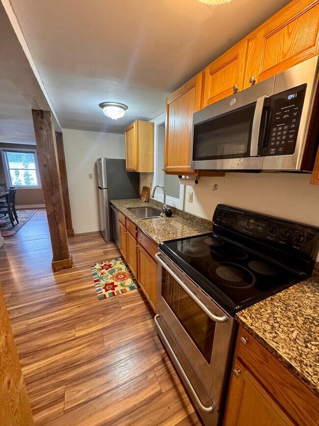 Foto del edificio - Spacious 3-Bedroom| Downtown Newnarket| Available NOW!