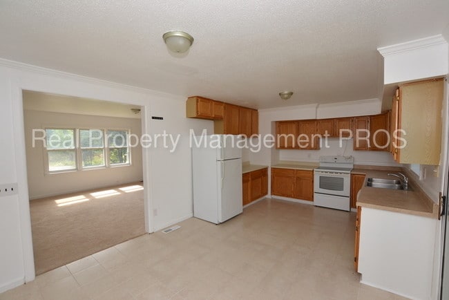 Building Photo - 42555 Braddock Rd