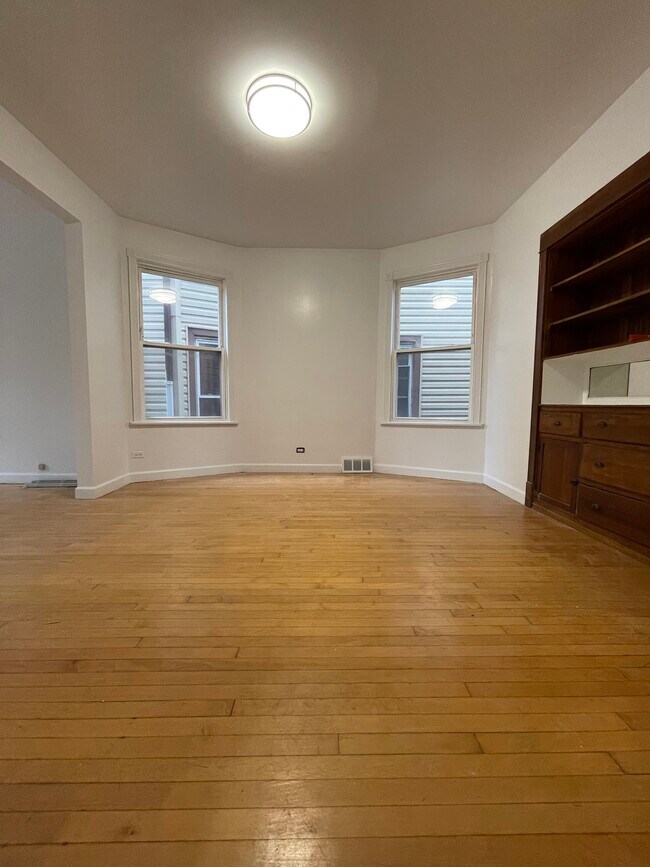 Foto del edificio - 2418 N Lawndale Ave