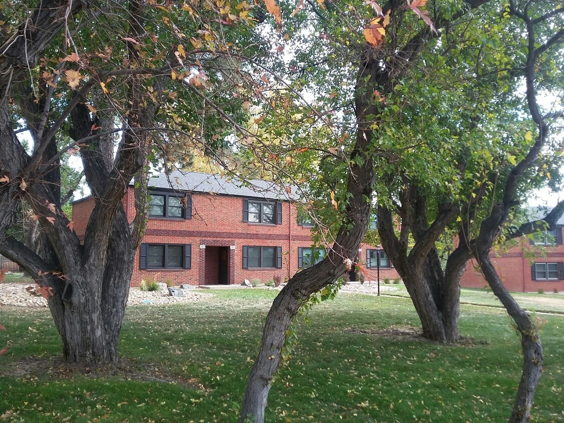 2491 Paseo Rd, Colorado Springs, CO 80907 - Townhome Rentals in ...