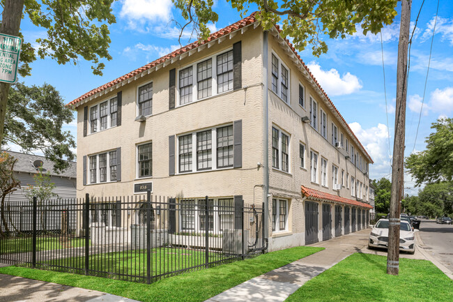 Building Photo - 838 Lowerline St