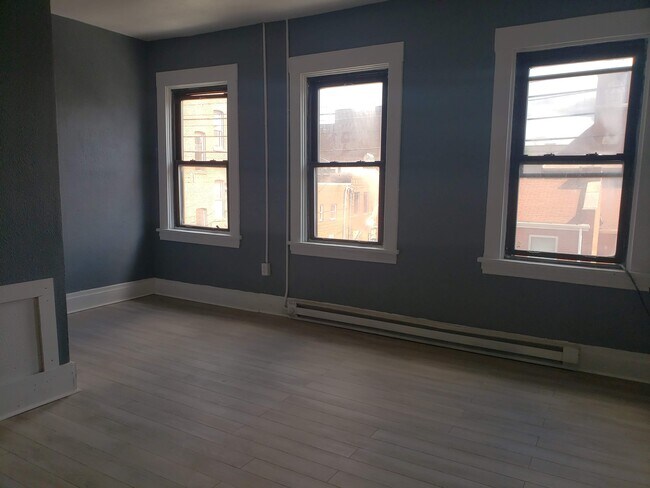 Foto del edificio - 84 S 15th St