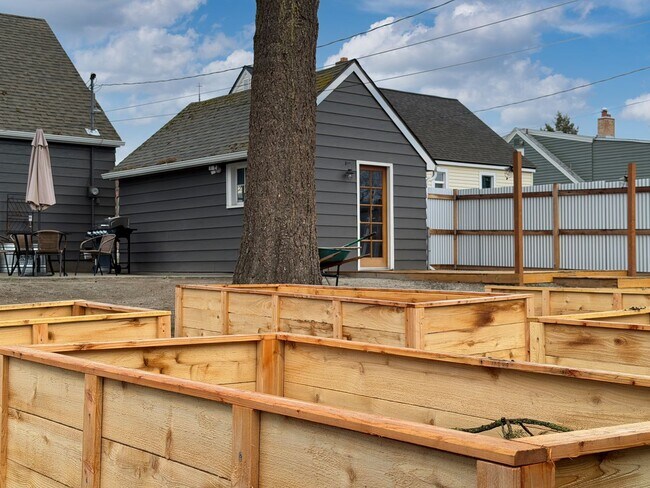 Foto del edificio - Spacious 2-Bedroom, 3-Bath Home in Spokane with Modern Comforts