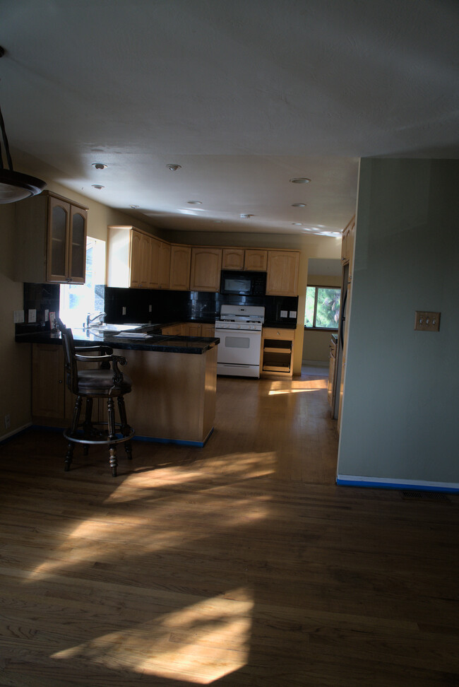 Building Photo - 27310 Grandview Ave