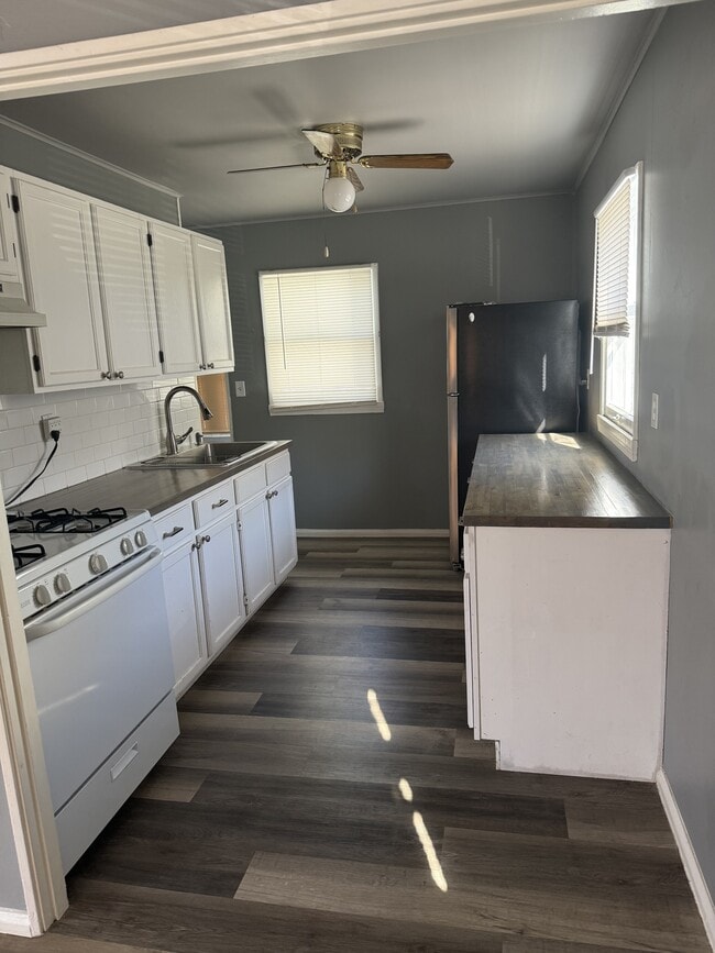 Foto del edificio - 619 W Lakewood Ave