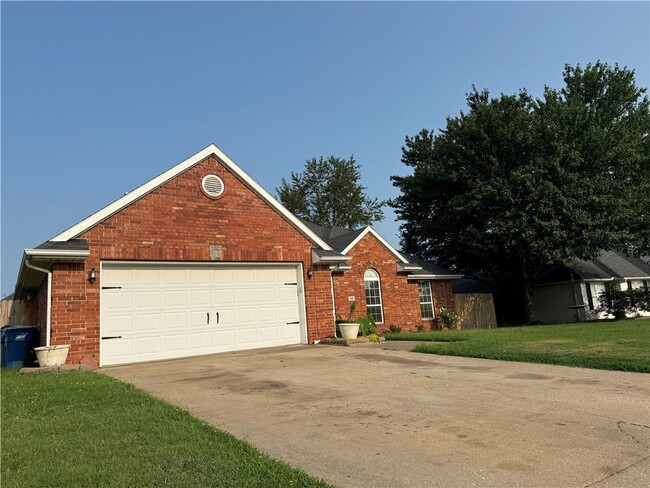 Building Photo - 102 NW Apple Blossom