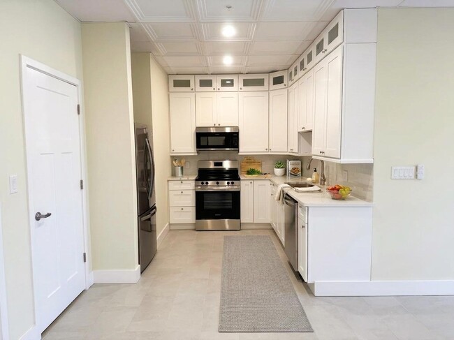 Building Photo - 15950 Bay Vista Dr