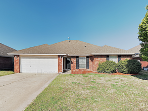 Building Photo - 419 S Pointe Ln