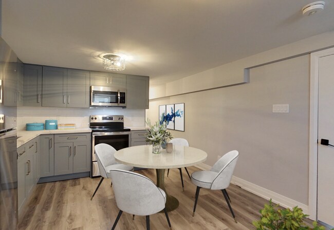 Photo du bâtiment - Stylish 2 Bedroom Apartment – All Utilities & Parking Included – $1,849/month