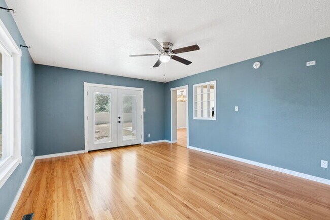 Foto del edificio - Central Location | 15 Min to Peterson, 20 ...