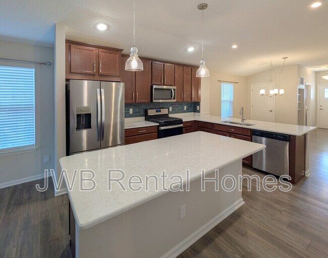 Foto del edificio - 13653 Holsinger Blvd