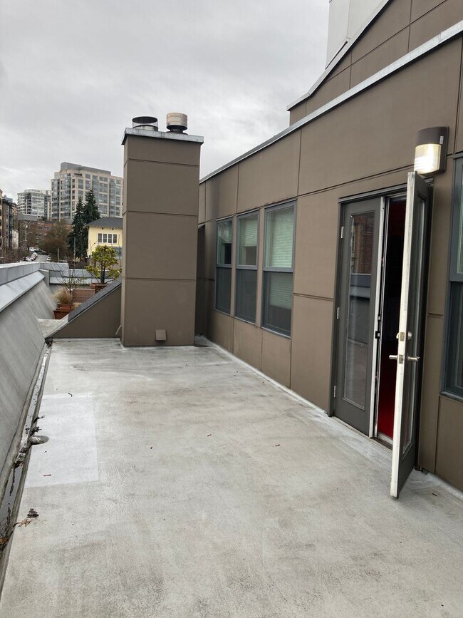 Foto del edificio - Portofino Condominiums ~ Capitol Hill