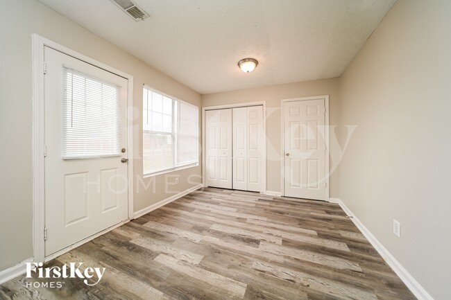 Foto del edificio - 350 Country Club Dr