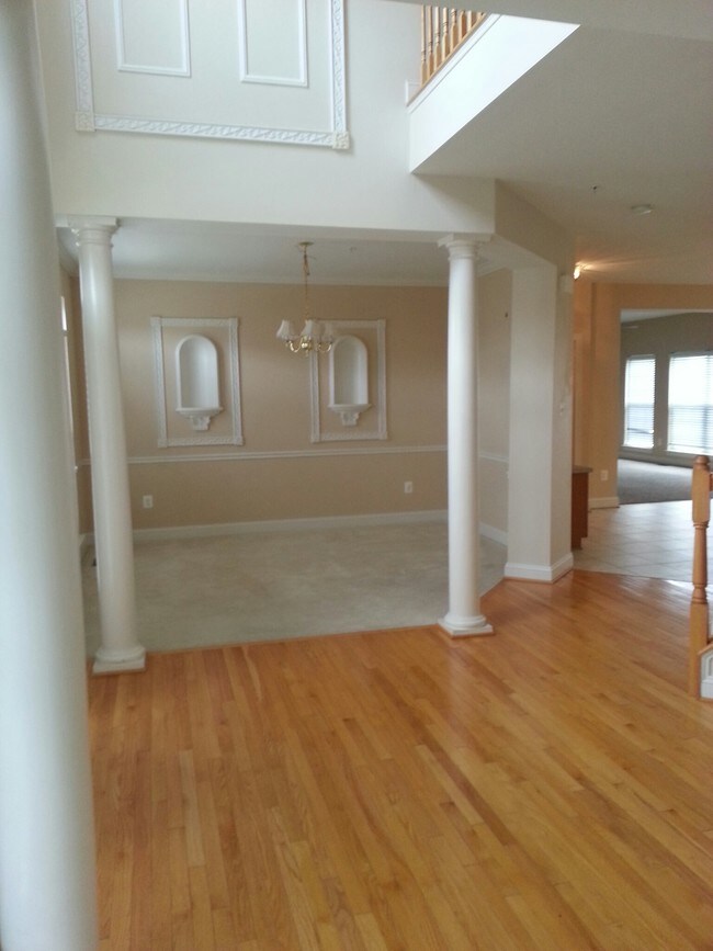 Foto del edificio - 2107 Medinah Ridge Rd