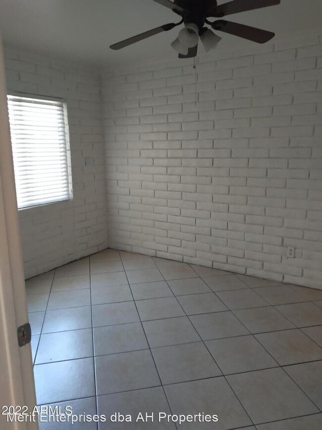 Foto del edificio - 2 br, 1 bath House - 14 W SUNNYSLOPE LN #1