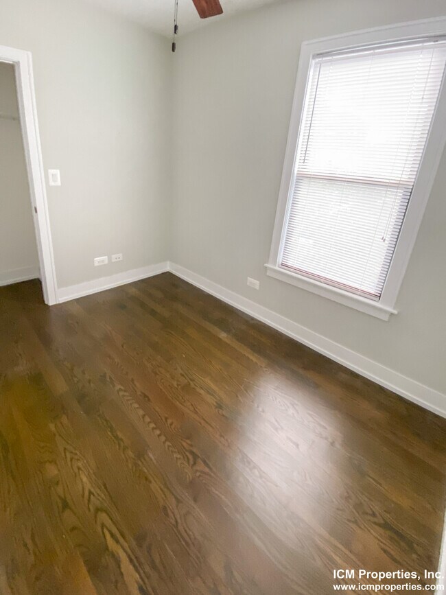 Foto del edificio - 2315 N Southport Ave