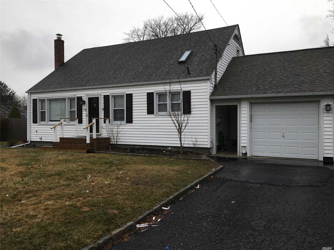 80 E Lakewood St, Patchogue, NY 11772 House for Rent in Patchogue, NY