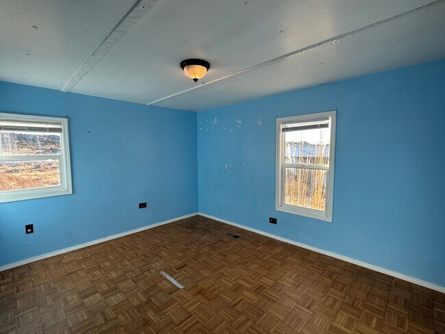 Building Photo - 3 Bedroom 1 Bathroom trailer available to ...