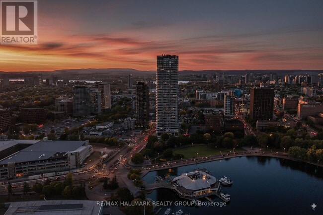 Building Photo - 805 Carling Ave