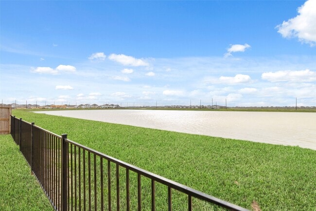 Building Photo - 1118 Elsinore Dr