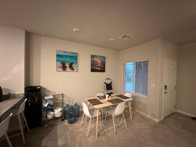 Foto del edificio - 7446 Sunray Point St