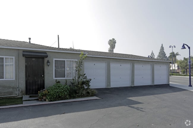 Building Photo - 12618 Lakewood Blvd