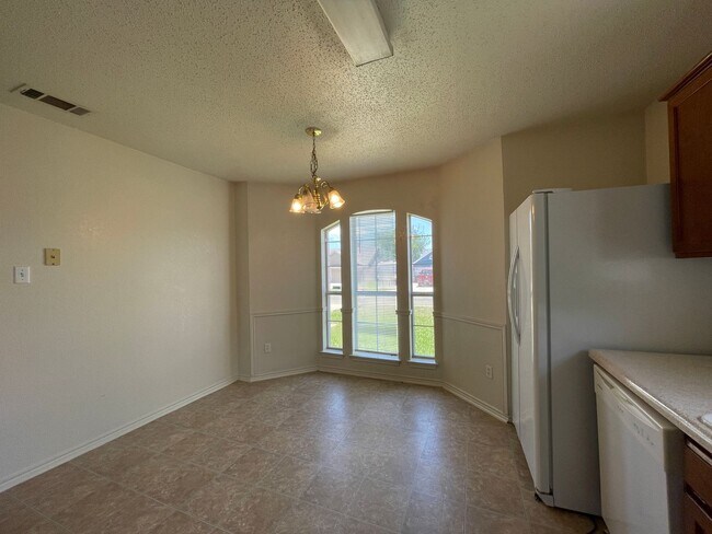 Building Photo - 2407 Pixton Dr
