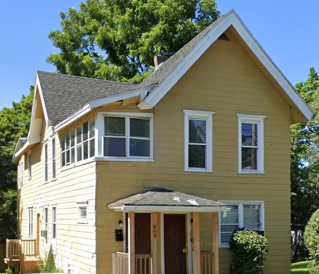 Building Photo - 909 Oak St