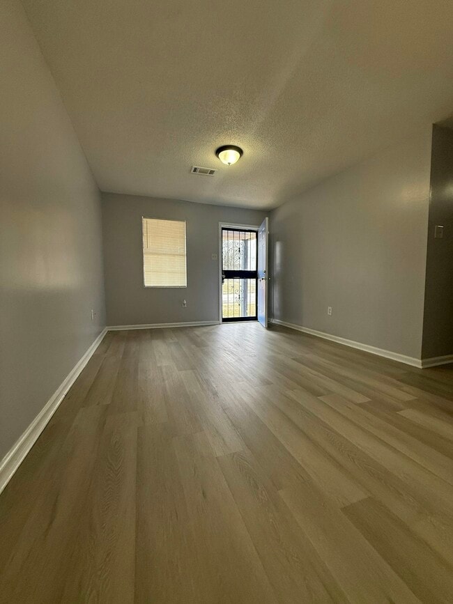 Foto del edificio - 1156 Fields Rd