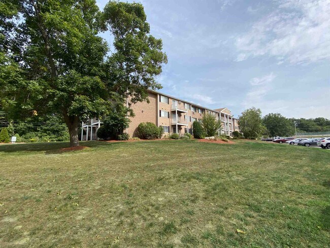 Foto del edificio - 385 Huse Rd