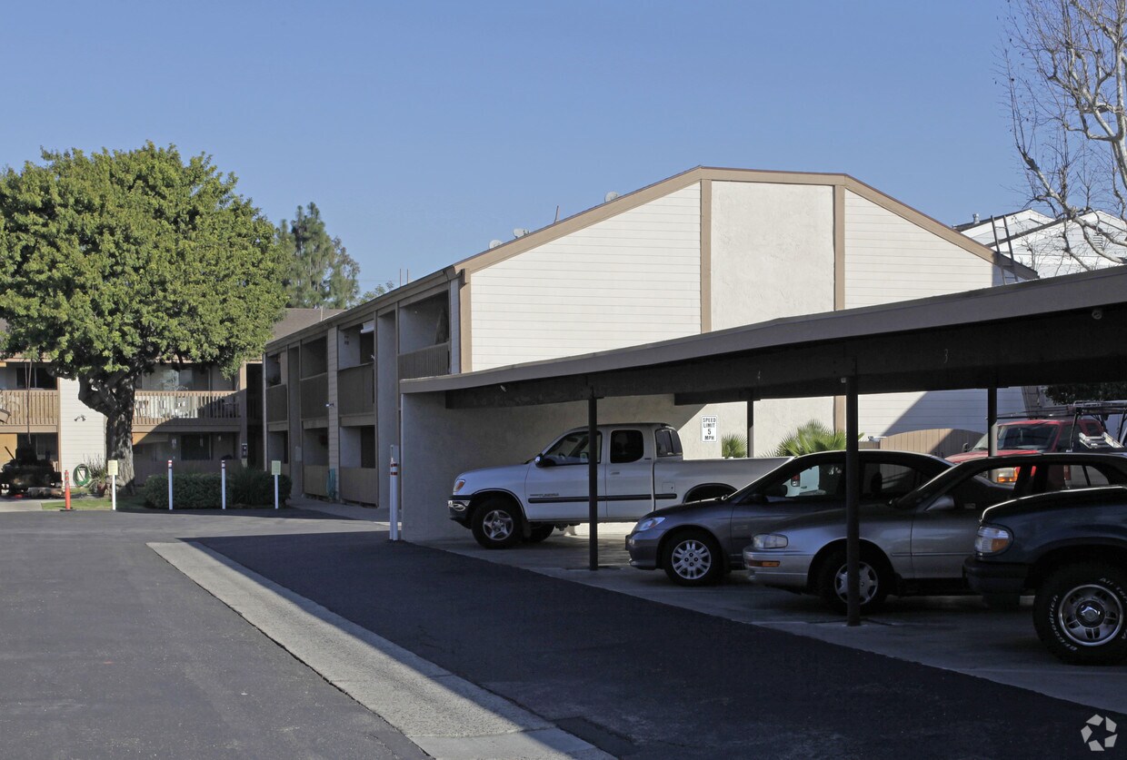 Building Photo - 224 Avocado St