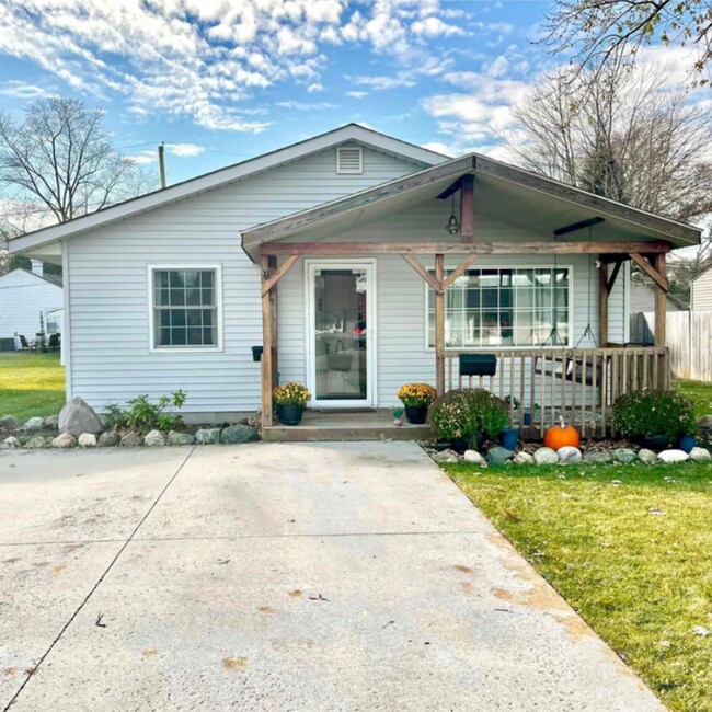 Front Door - 2703 Cambridge Blvd